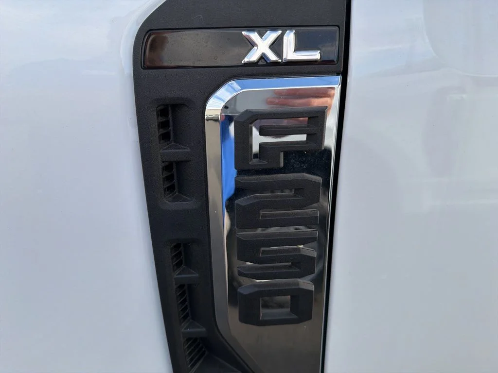 New 2025 Oxford White Ford F-250® XL image 5