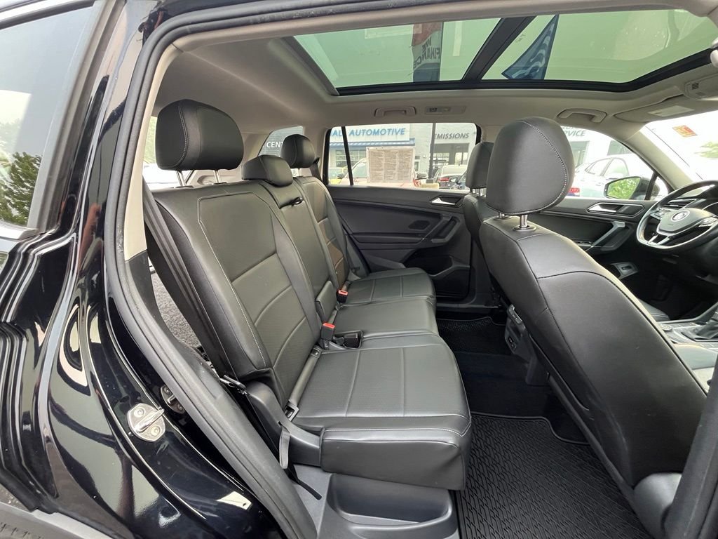 Used 2018 Black Volkswagen 2.0T SEL image 27