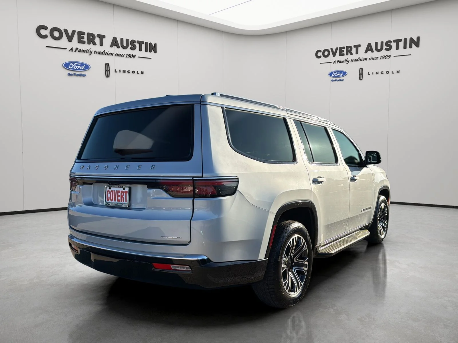 Used 2024 Silver Jeep Series II image 5