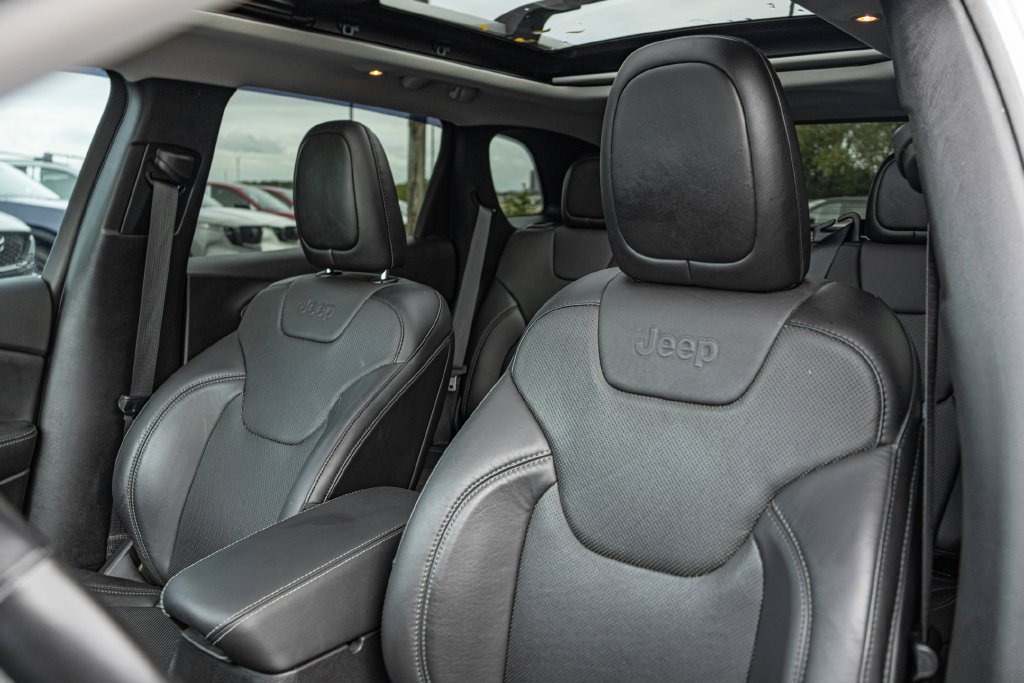 Used 2021 Silver Jeep Limited image 13