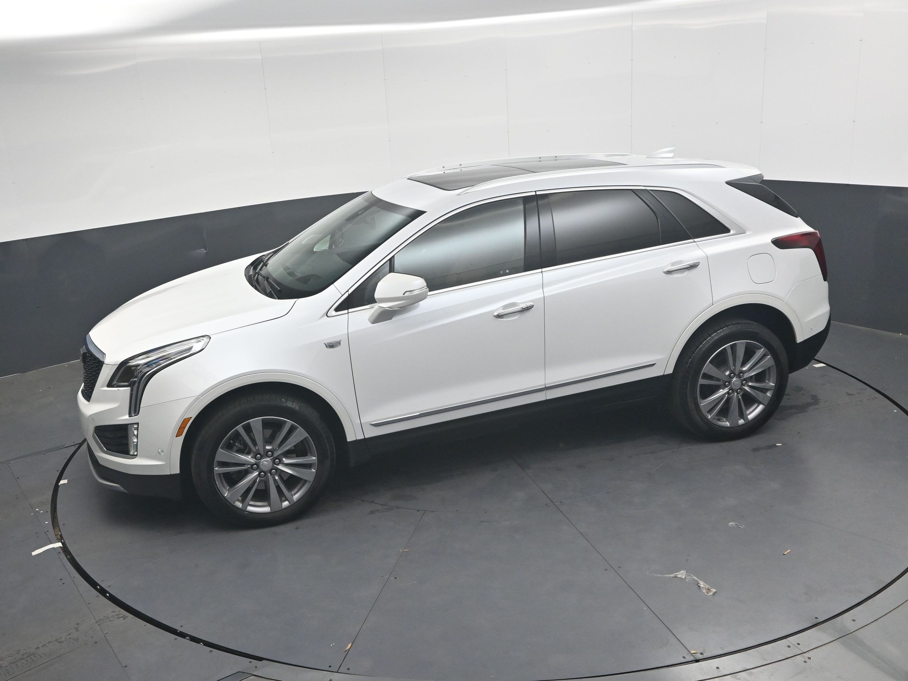 Used 2024 Crystal White Tricoat Cadillac FWD Premium Luxury image 18