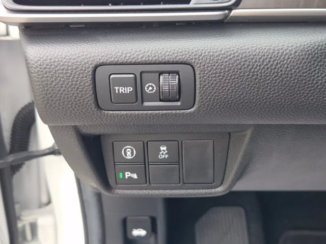 Used 2021 White Honda EX-L image 27