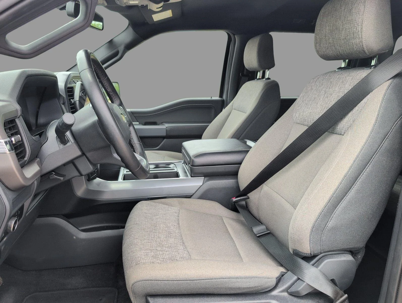 Used 2024 Iconic Silver Ford XLT image 14