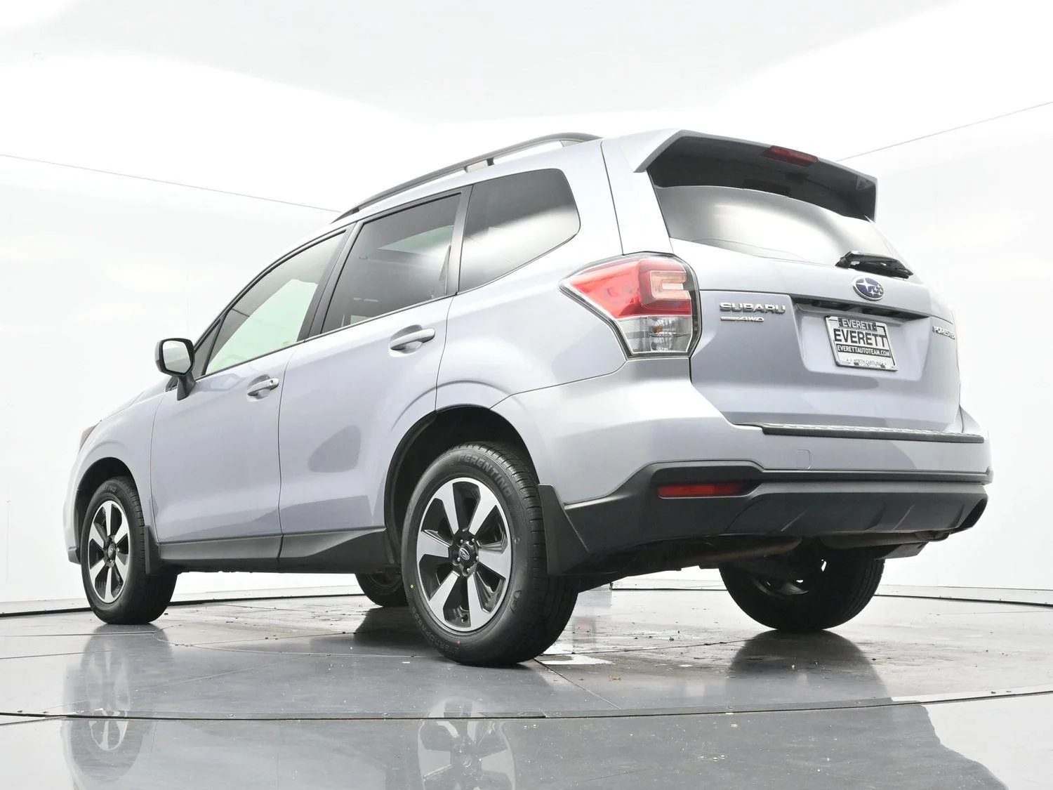 Used 2018 Ice Silver Metallic Subaru Premium image 43