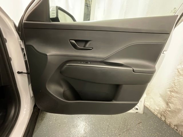 Used 2025 White Hyundai SEL image 22