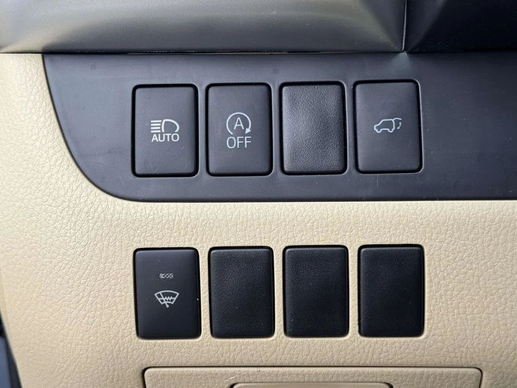 Used 2018 Blue Toyota XLE image 29