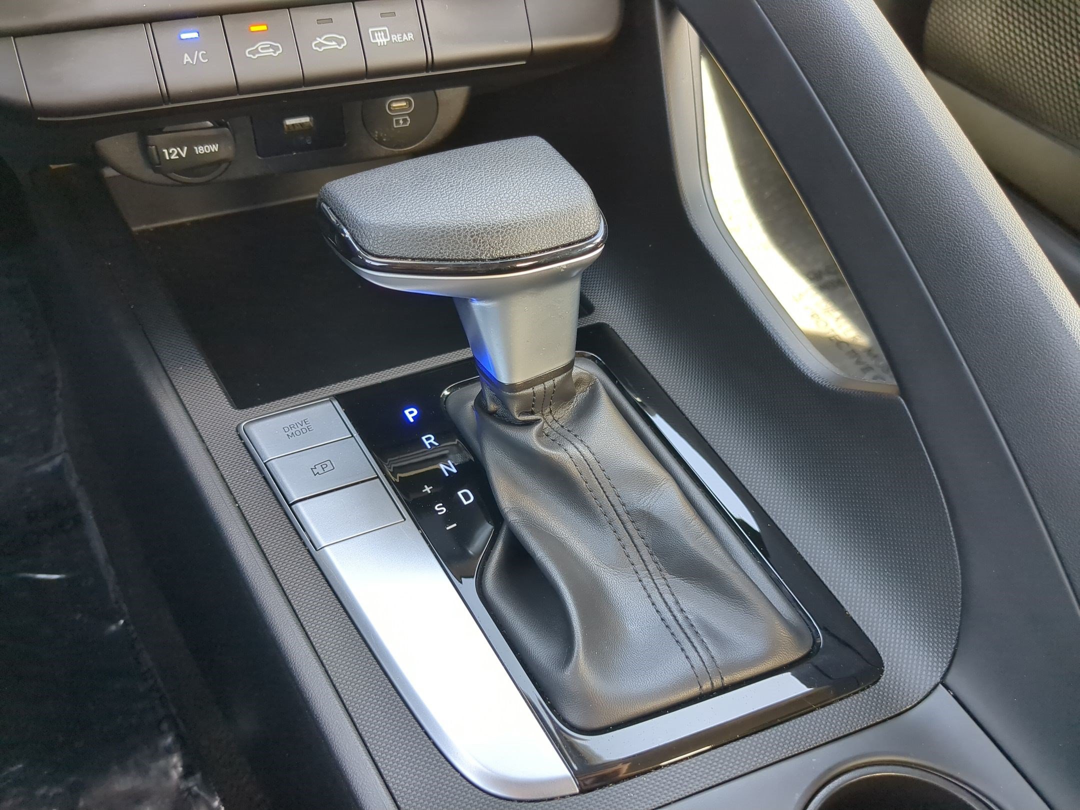 2024 Hyundai Elantra SE - Photo 24