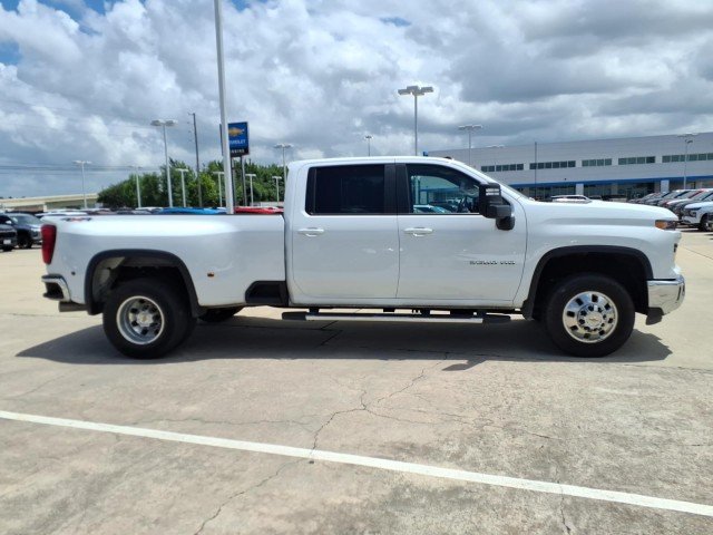 Certified Used 2025 Summit White Chevrolet LT DRW image 4