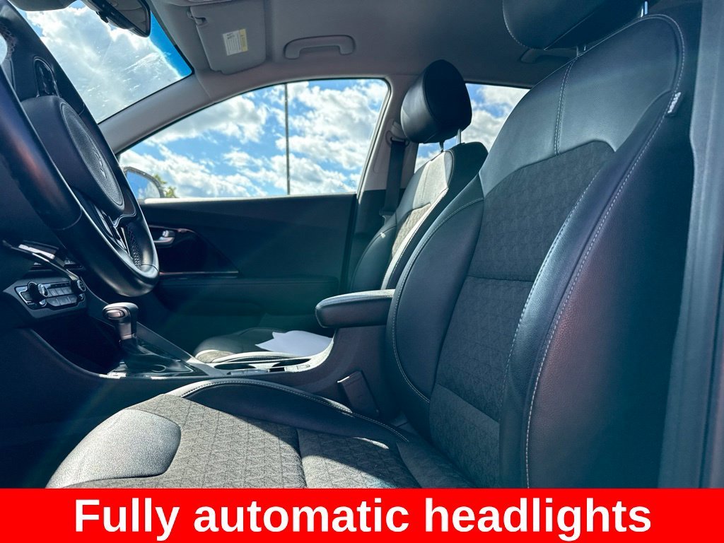 Used 2022 White Kia EX image 11