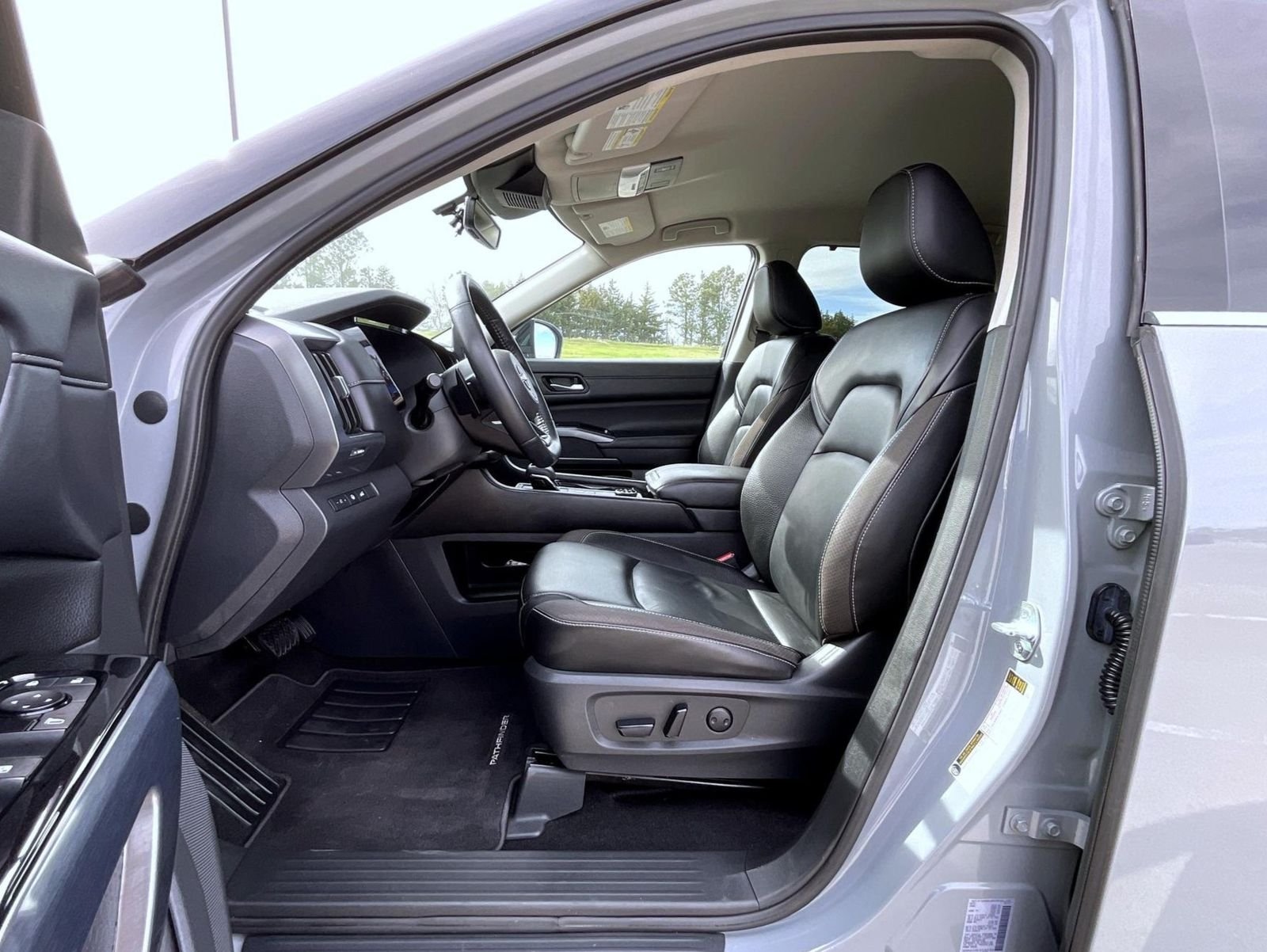 Used 2023 Gray Nissan SL image 10