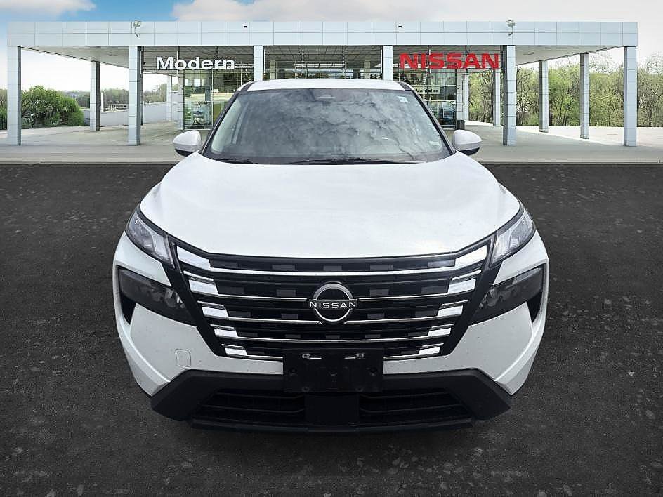 Certified Used 2025 Everest White Pearl Nissan SV image 8
