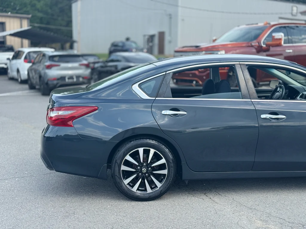 Used 2018 Storm Blue Nissan 2.5 SV image 9