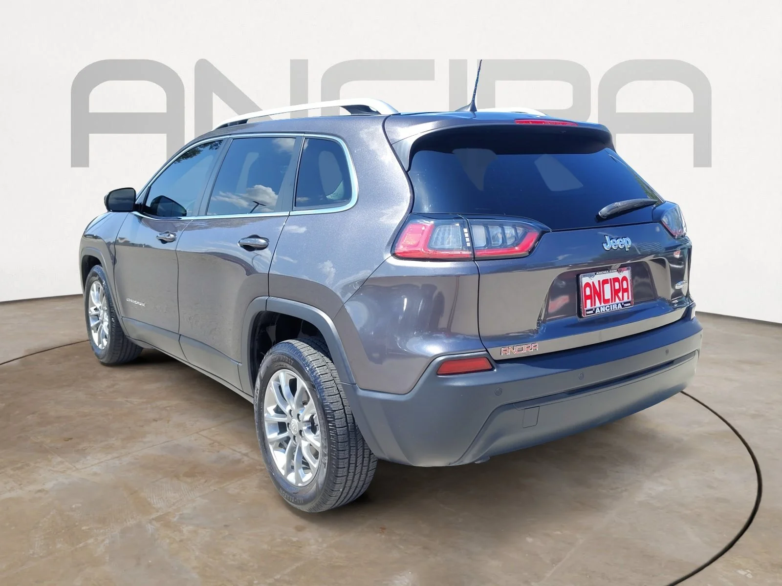 Used 2020 Granite Crystal Metallic Clearcoat Jeep Latitude Plus image 8
