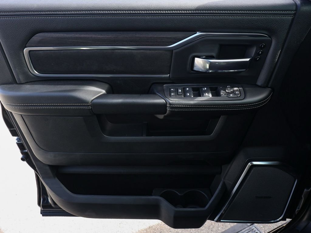New 2026 Diamond Black Crystal Pearl-Coat Exterior Paint RAM Laramie image 21