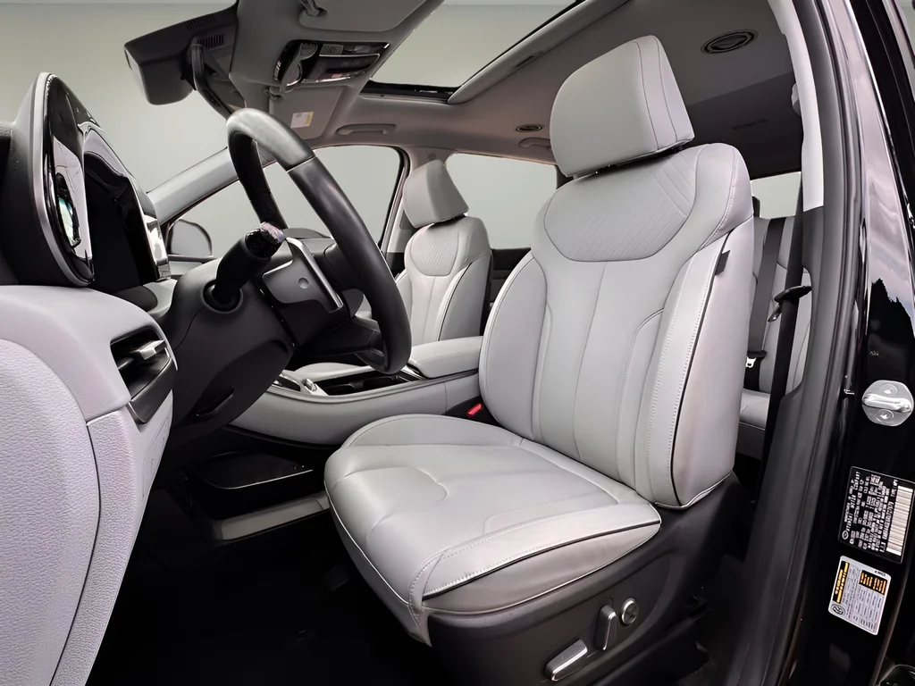 Used 2024 Black Hyundai SEL image 6