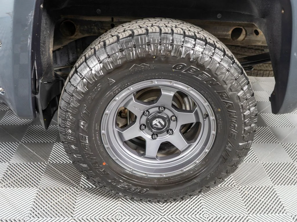 Used 2018 Gray GMC SLT image 29