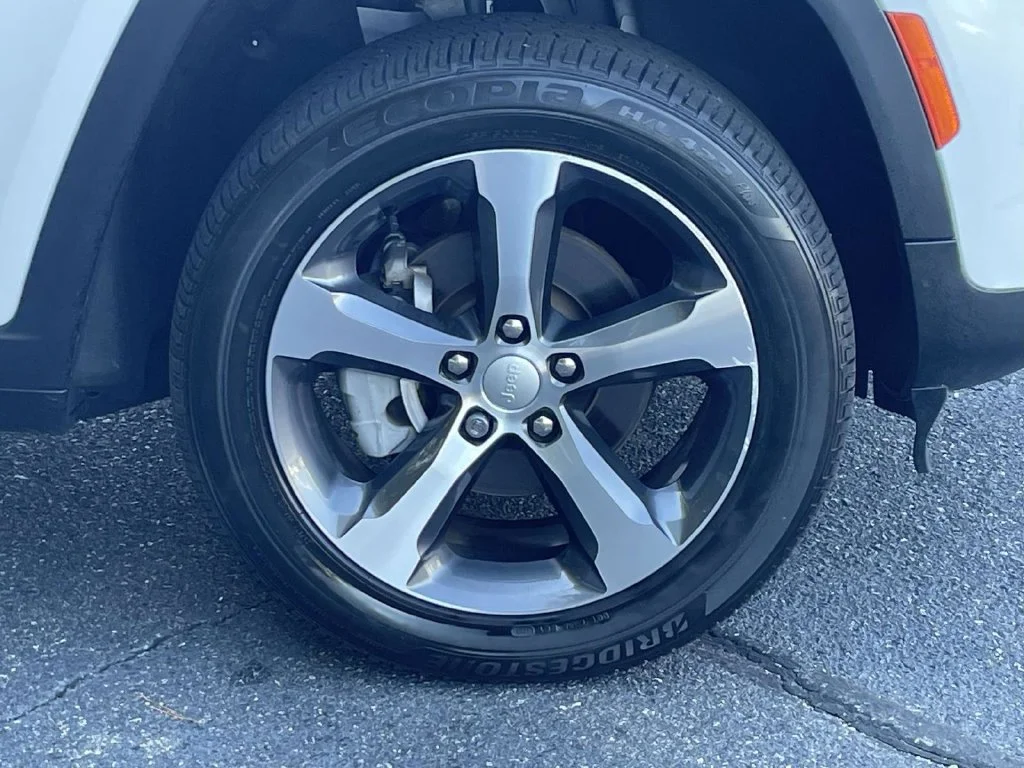 Used 2023 White Jeep Limited image 10