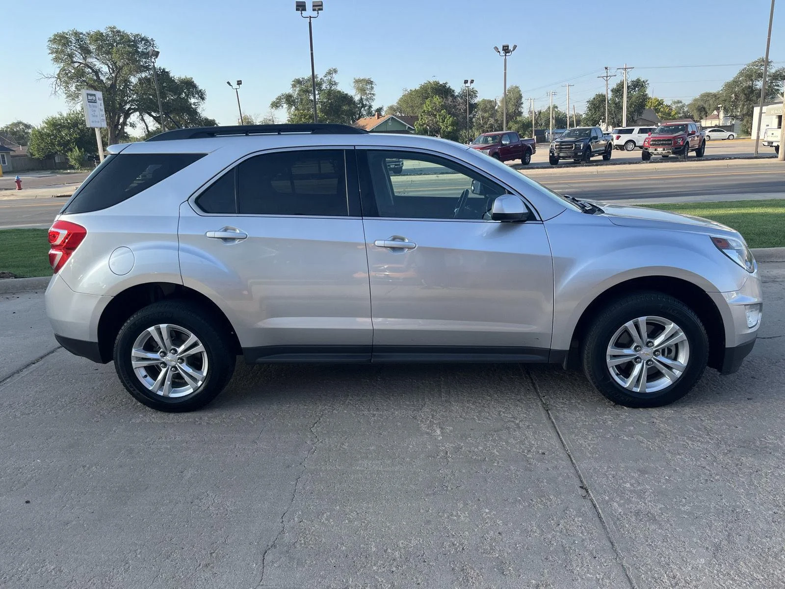 Used 2016 Silver Ice Metallic Chevrolet LT image 5