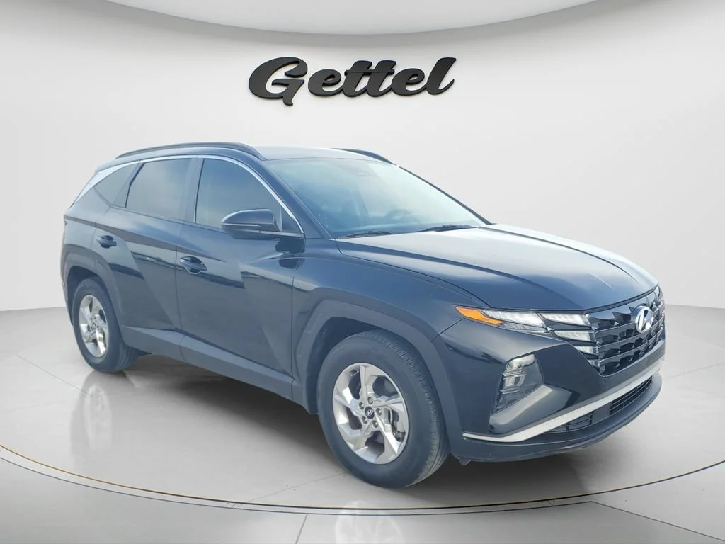 Used 2023 Black Hyundai SEL image 3