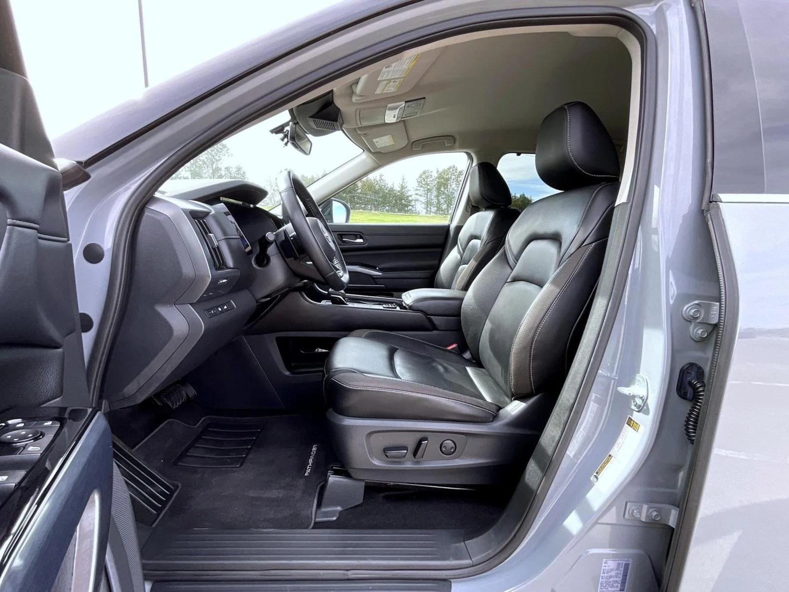 Used 2023 Gray Nissan SL image 10