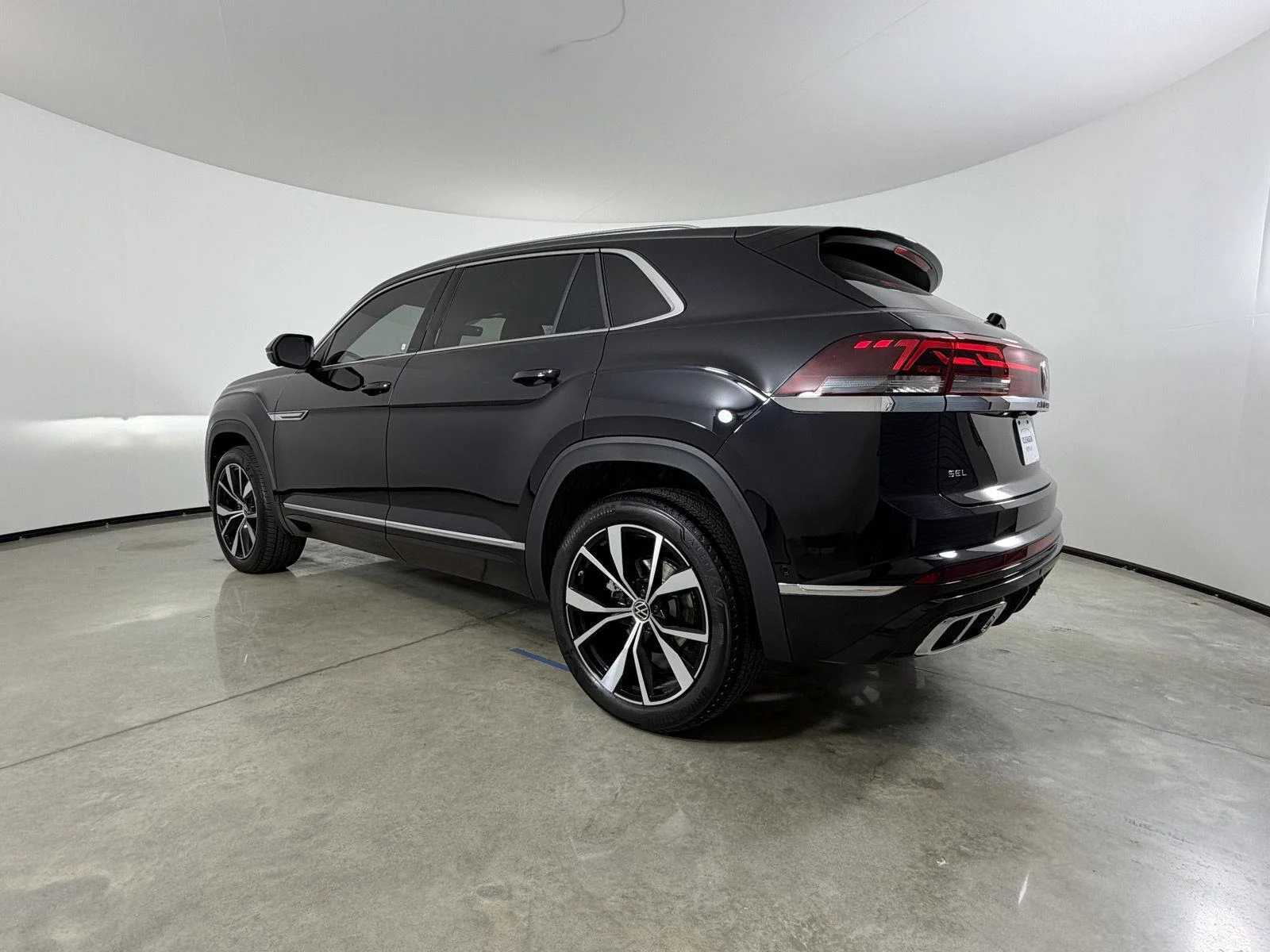 New 2026 Deep Black Pearl Volkswagen 2.0T SEL Premium R-Line image 7
