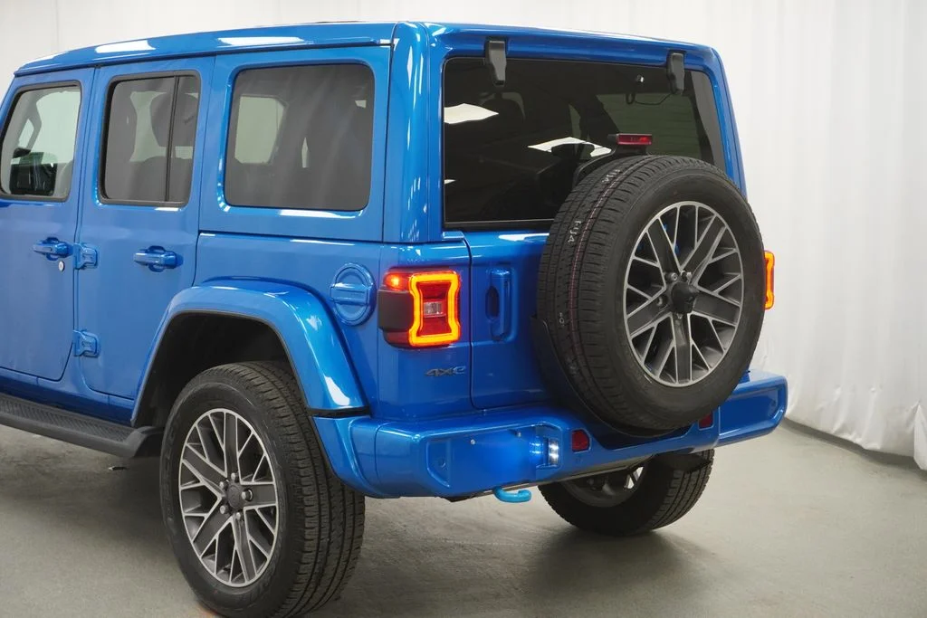 Used 2023 Blue Jeep High Altitude 4xe image 13