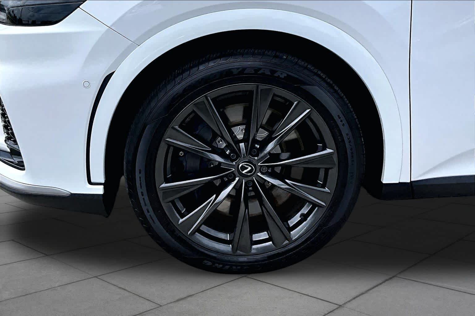 Used 2024 Ultra White Lexus F SPORT Handling image 11