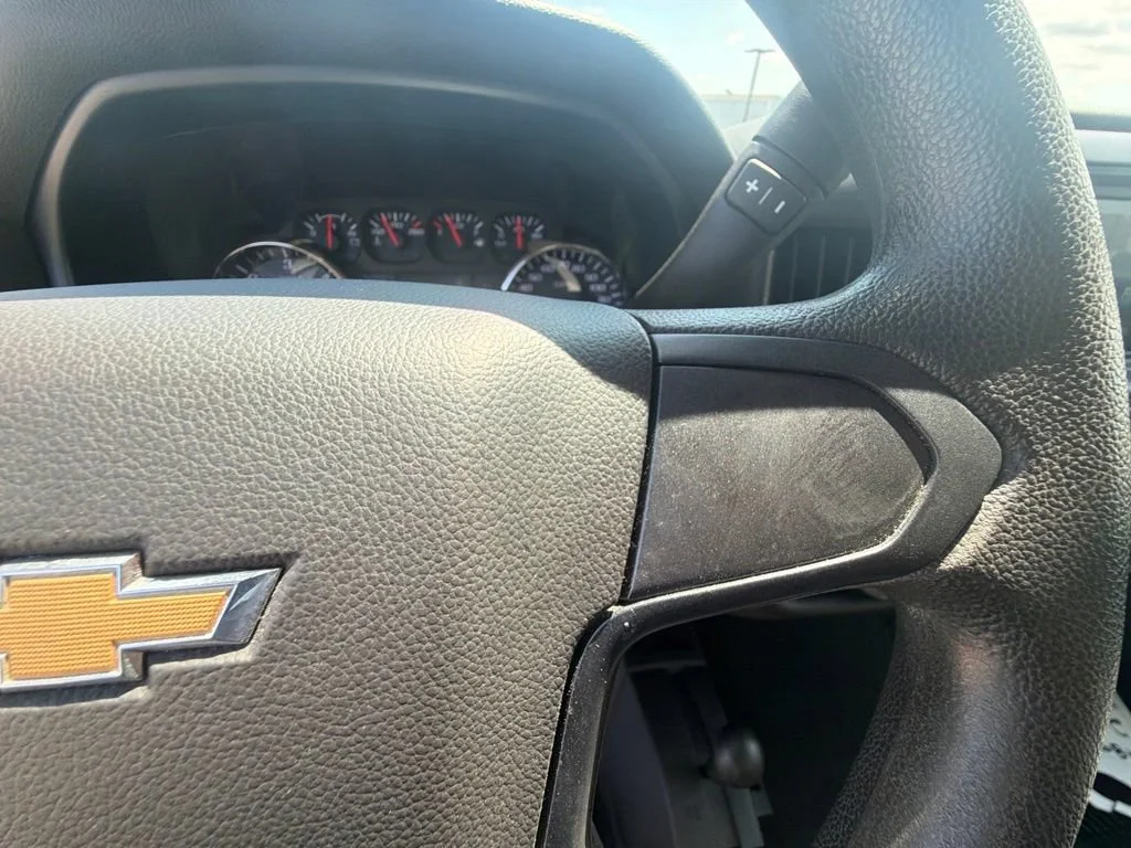 Used 2018 GRAPHITE METALLIC Chevrolet LS image 33