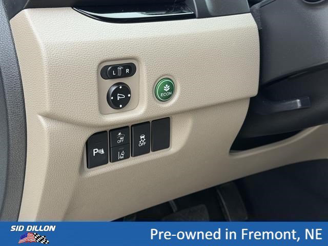 Used 2020 Platinum White Pearl Honda Touring 7-Passenger image 13