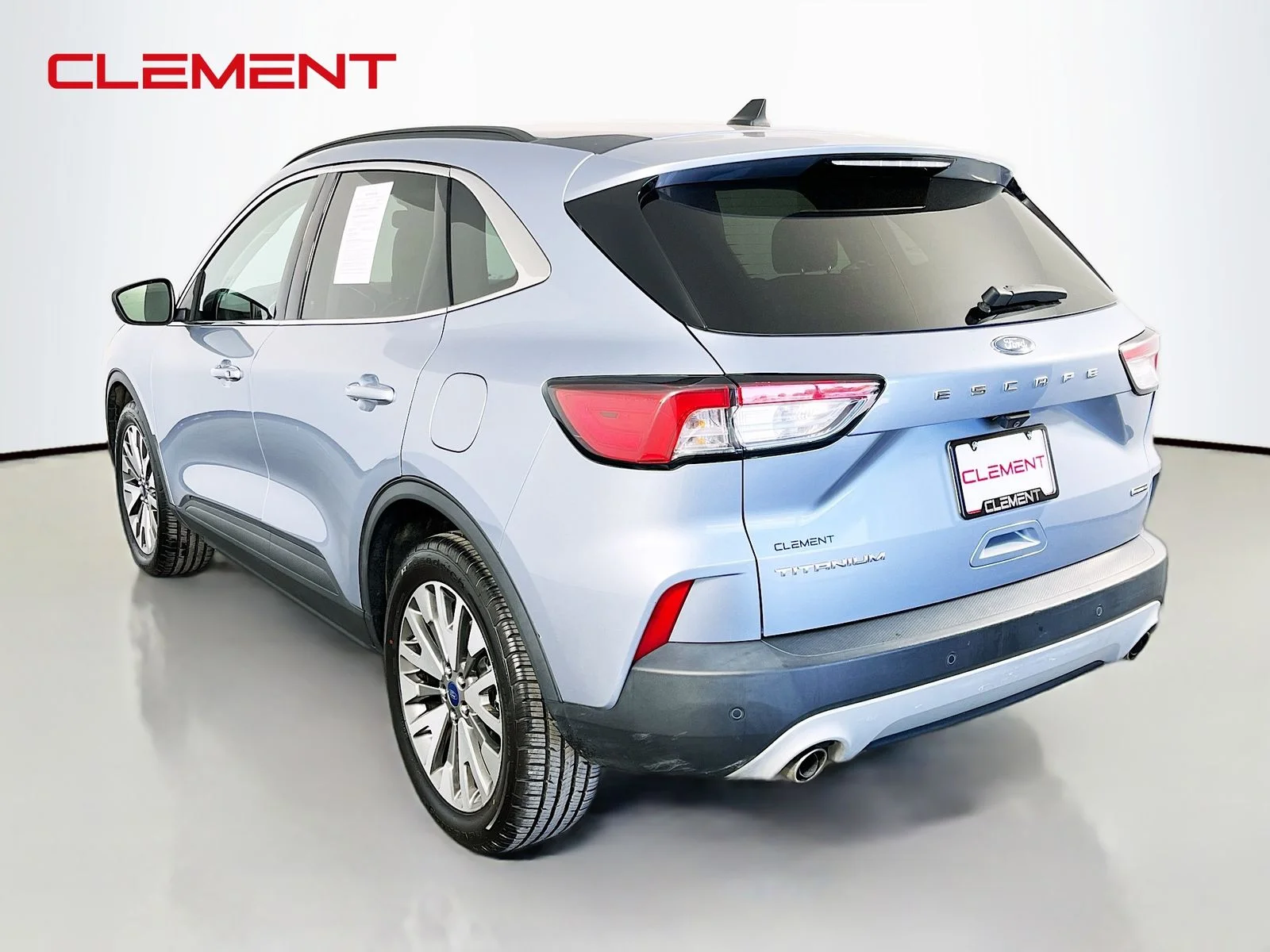Used 2022 Blue Ford Titanium image 9