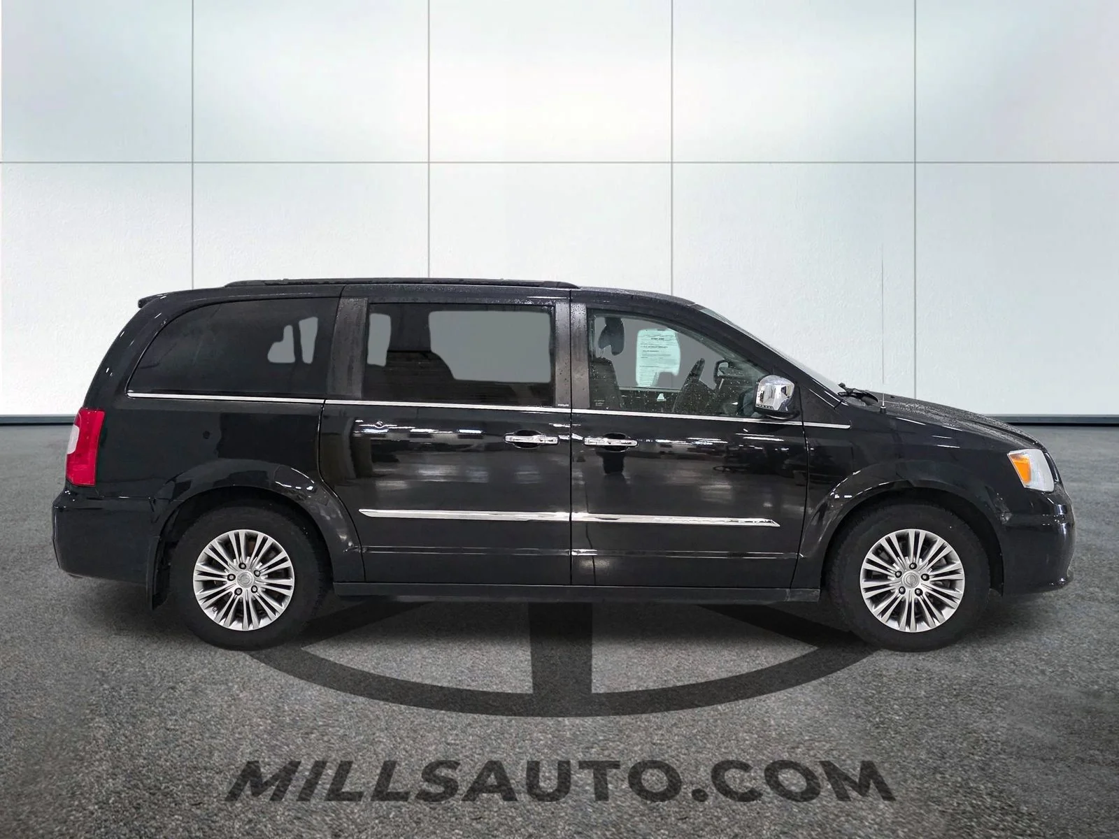 Used 2013 Black Chrysler Touring-L image 9