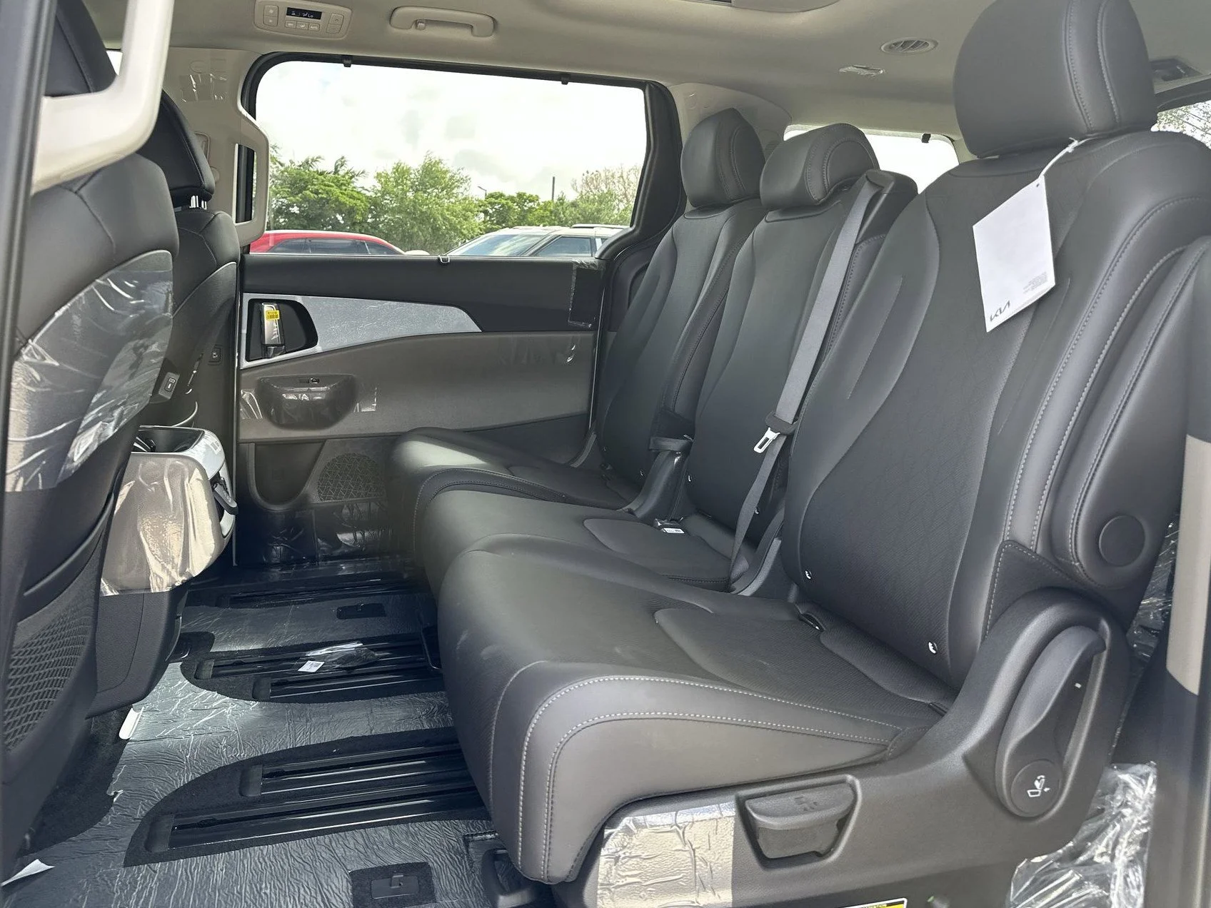 New 2026 Ceramic Silver Kia SX image 24