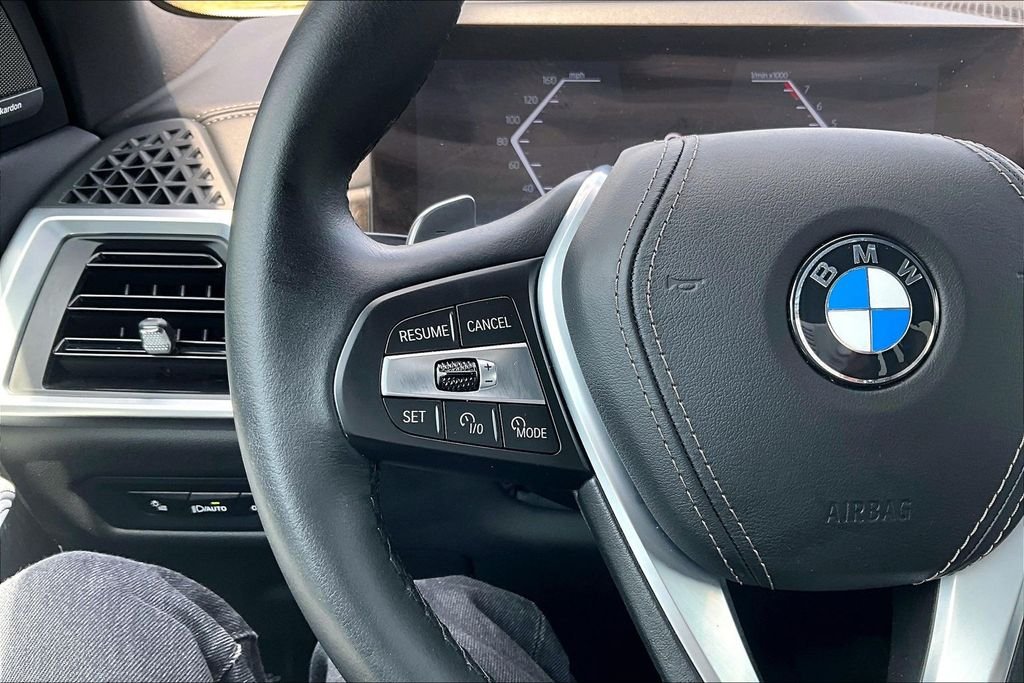 Used 2024 Blue BMW xDrive40i image 10