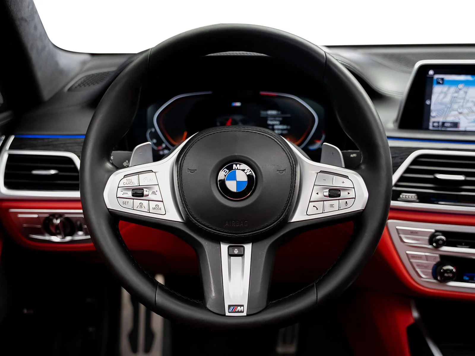 Used 2021 White BMW 750i xDrive image 43