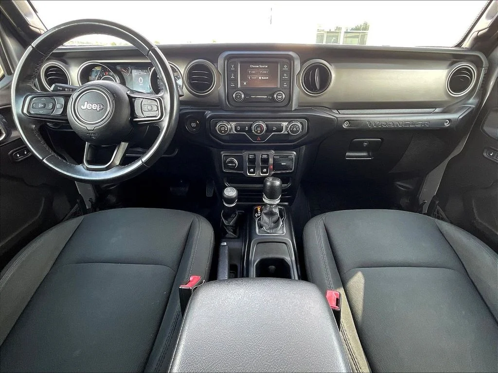 Used 2019 Silver Jeep Sport S image 8
