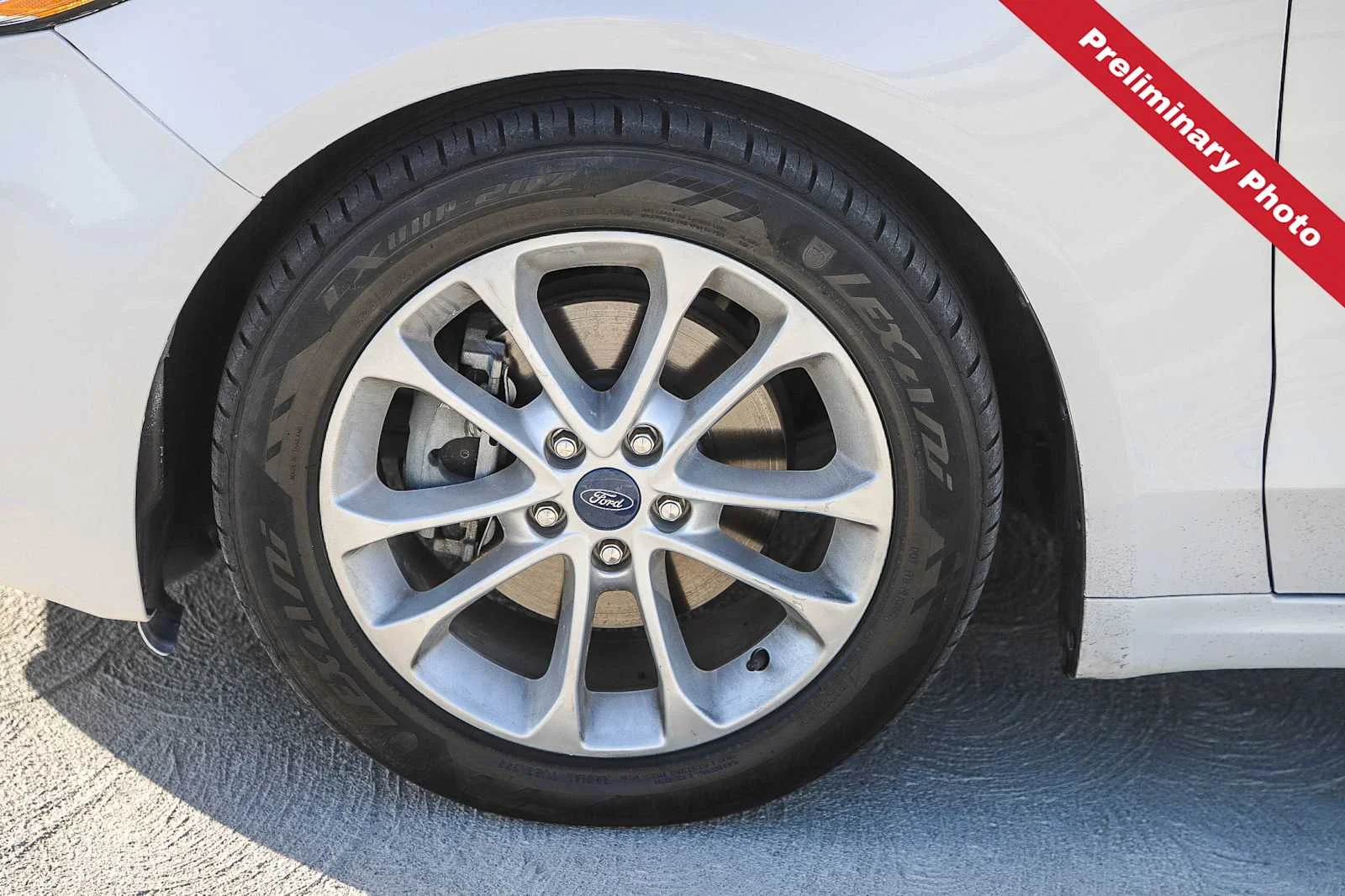 Used 2019 White Platinum Metallic Tri-Coat Ford SEL image 11