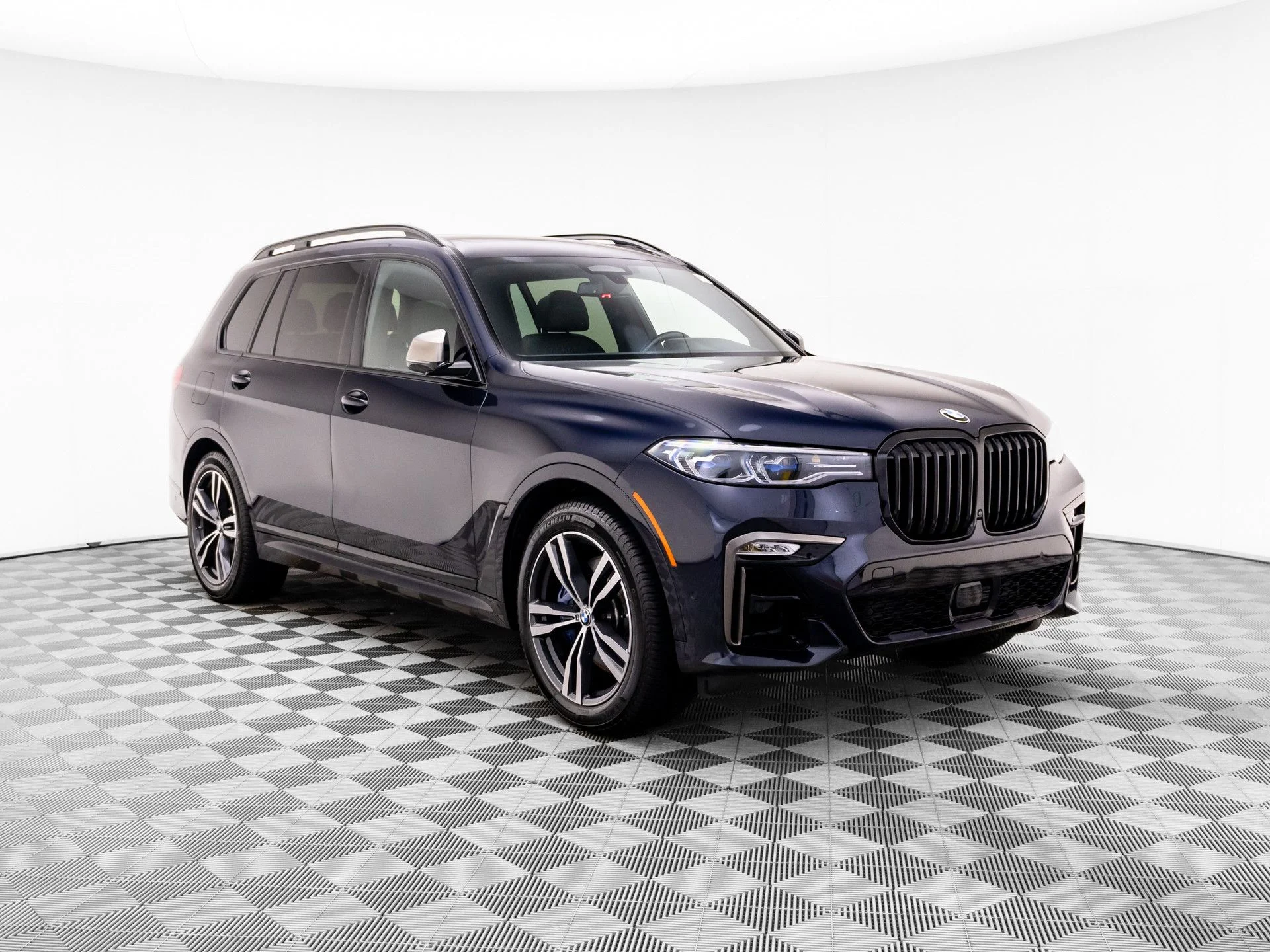 Used 2022 Black BMW M50i image 9