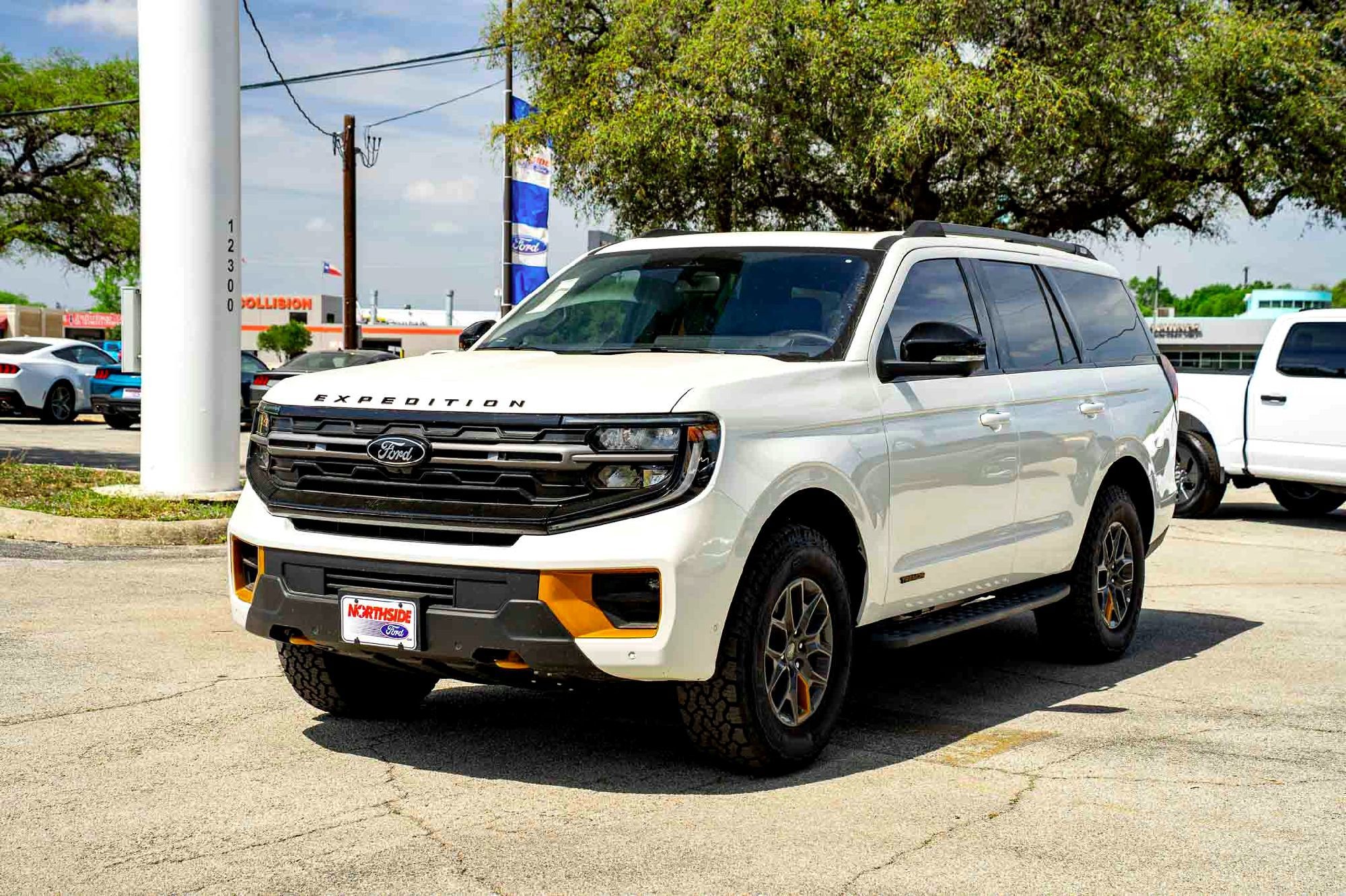 New 2025 Star White Metallic Tri-Coat Ford Tremor image 7