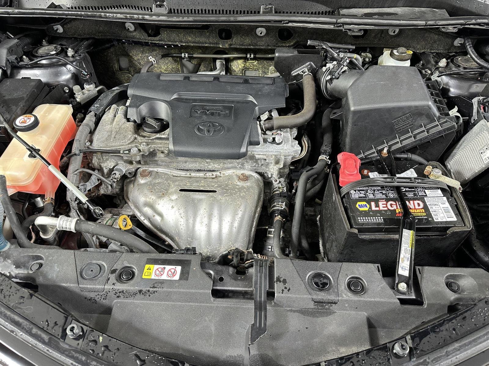 Used 2018 Magnetic Gray Metallic Toyota XLE image 5