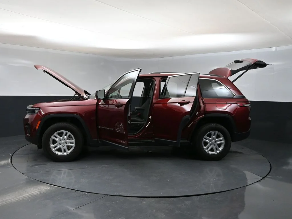 Used 2024 Red Jeep Laredo image 61