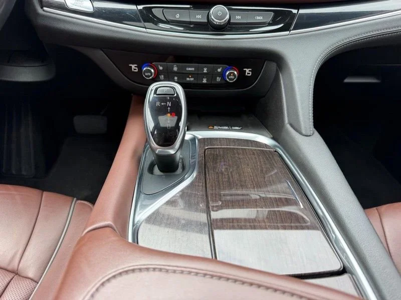 Used 2021 WHITE FROST TRICOAT Buick Avenir image 18