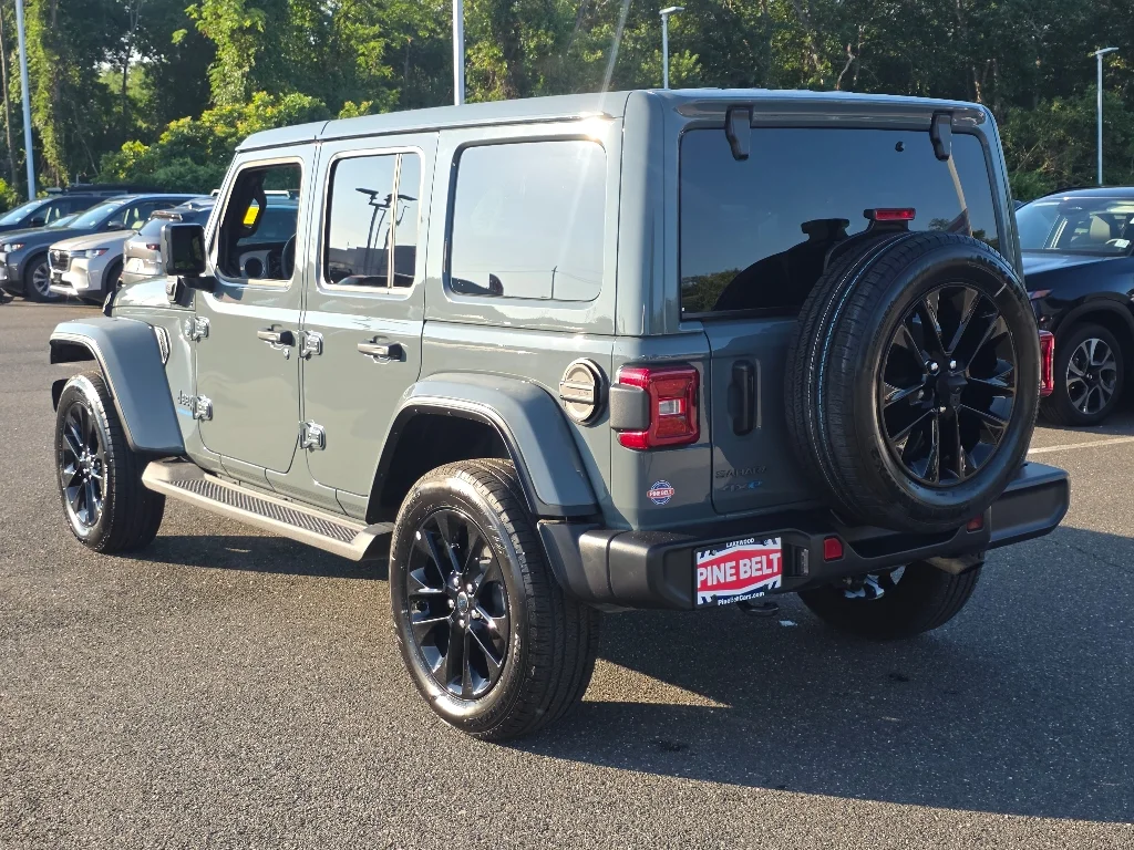 Used 2025 Anvil Clear Coat Jeep Sahara 4xe image 13
