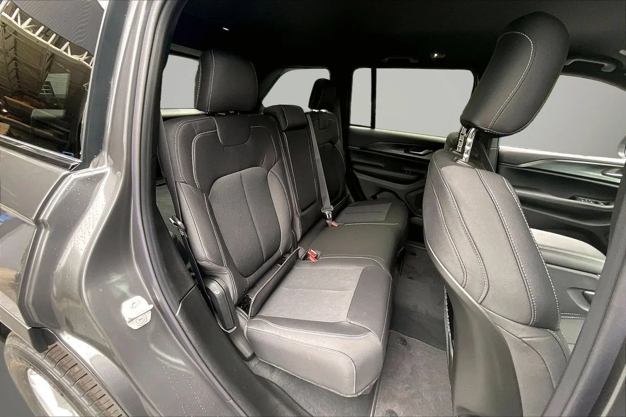 New 2026 Baltic Gray Metallic Clearcoat Jeep Laredo image 17