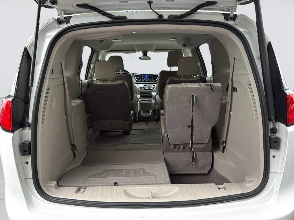 Used 2017 White Chrysler Touring L image 35