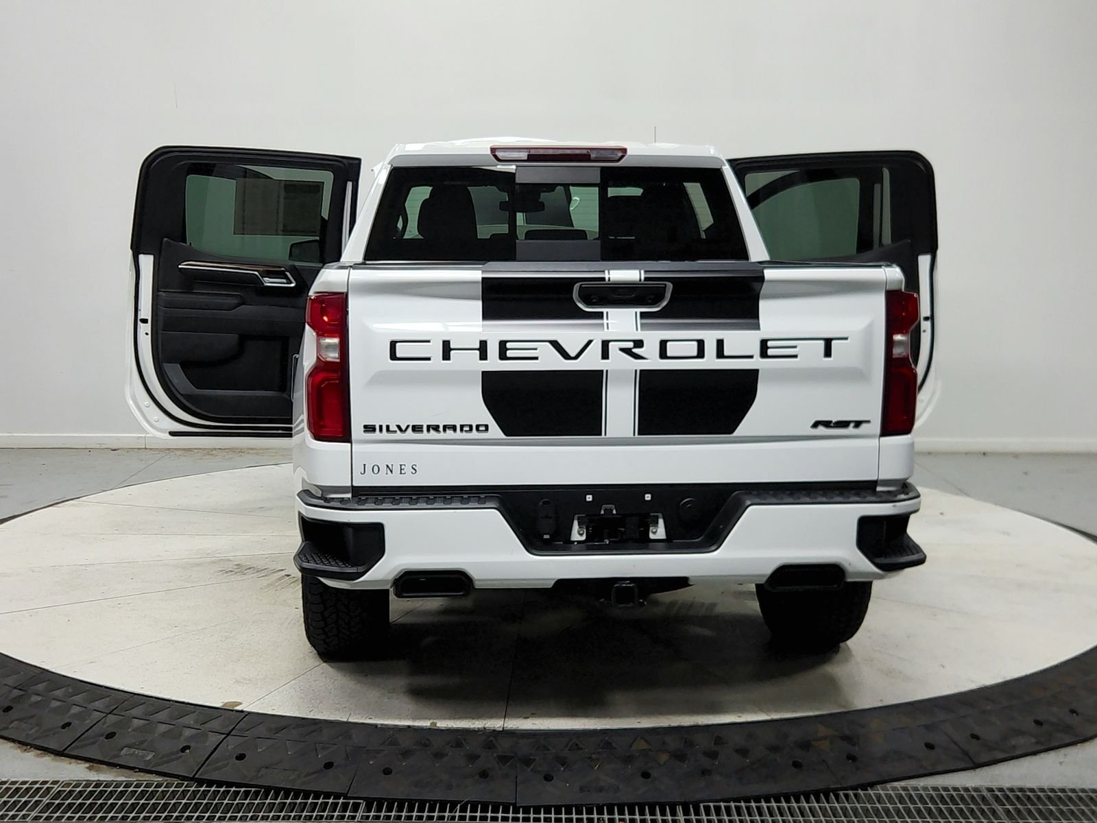 Used 2023 Summit White Chevrolet RST image 15