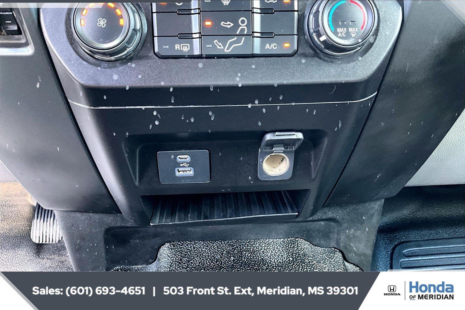 Used 2022 Oxford White Ford XLT image 22