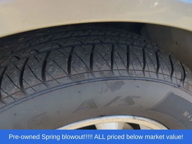 Used 2005 Gray Kia LX image 9
