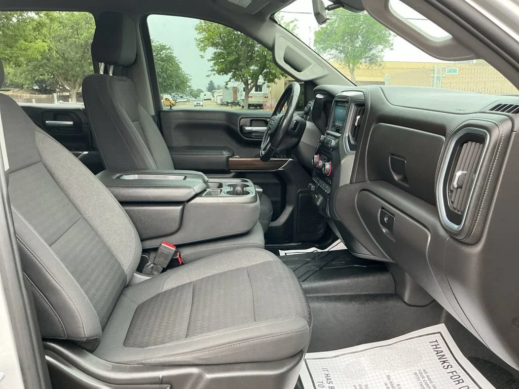 Used 2021 SILVER ICE METALLIC Chevrolet RST image 25