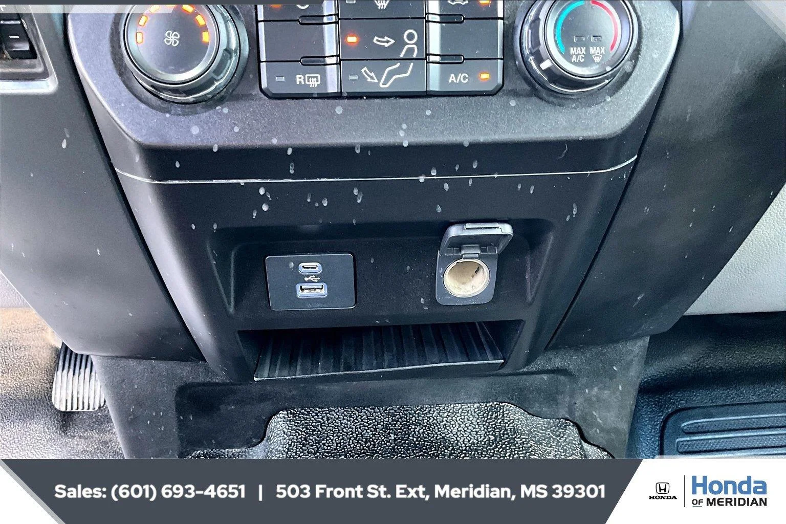 Used 2022 Oxford White Ford XLT image 22