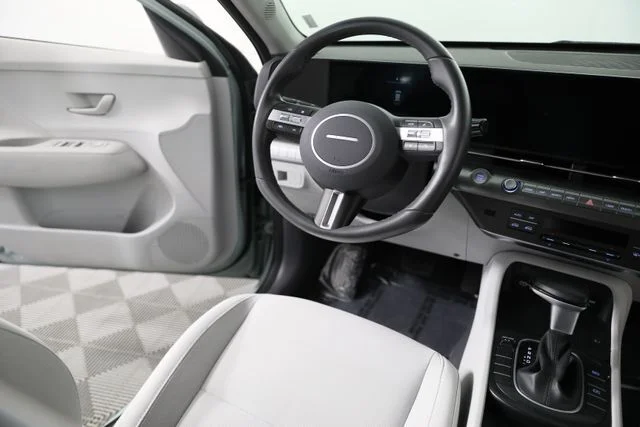 Used 2025 Green Hyundai SEL image 21